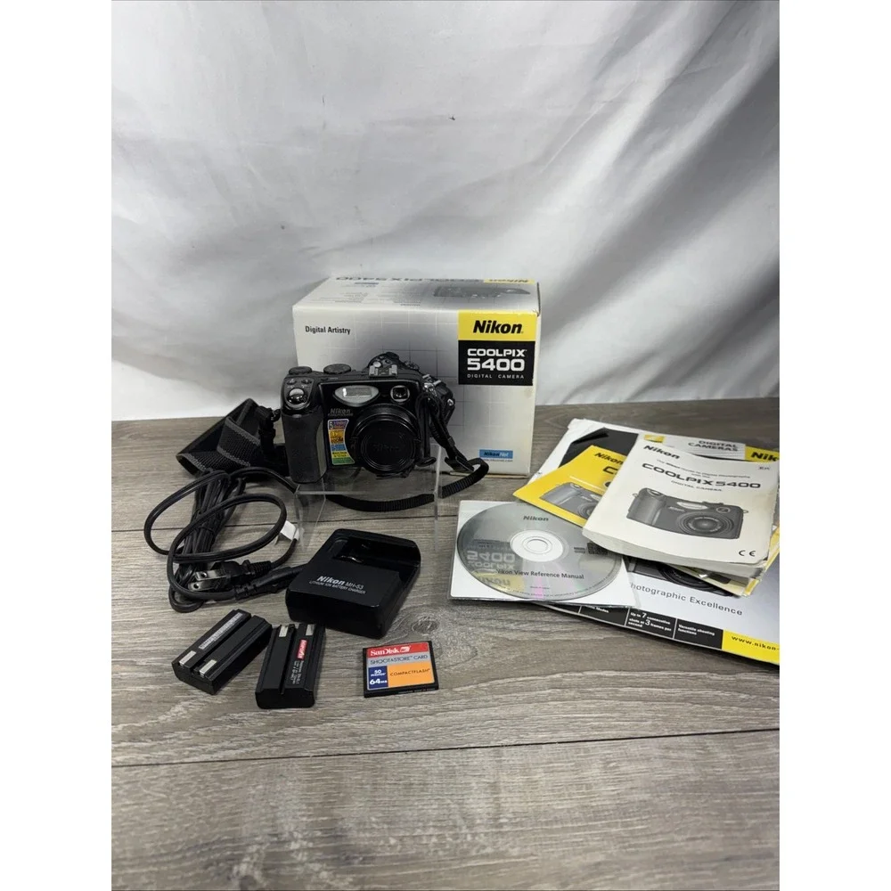 Nikon Coolpix 5400 Camera 5MP Flip Screen Charger, Battery, CF Mem Card, Tested